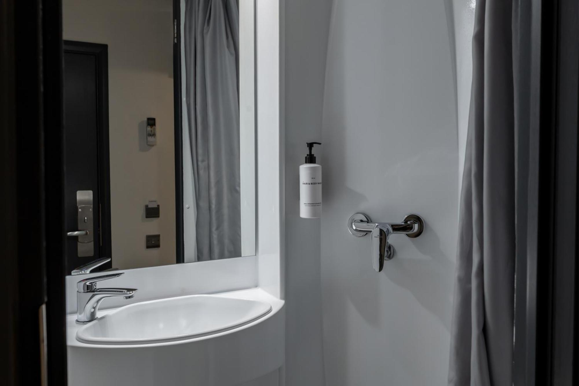 Easyhotel Victoria